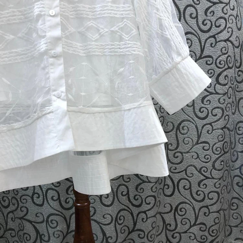 VGH Białe Eleganckie Koszule Dla kobiet Klapy Trzy Czwarte Rękawy Temat Casual Haft bluzki Damskie 2021 Letnia Modne Ubrania