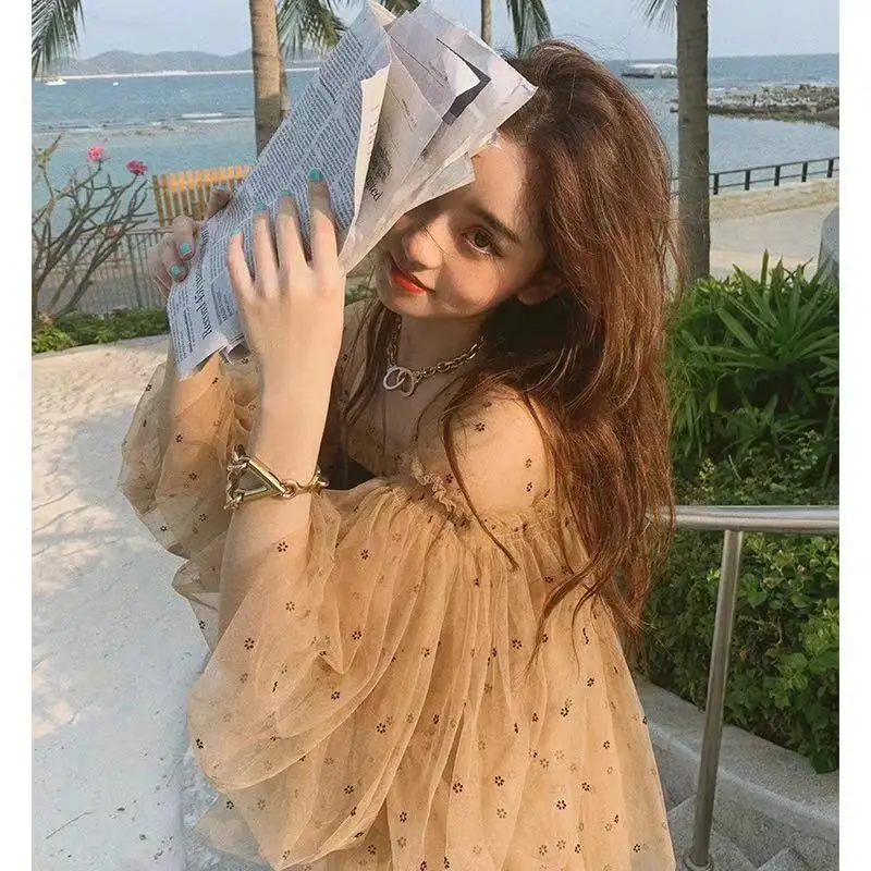 2021 Lato Przekładany Rękaw Wzór Koronki Punktowe Bluzki Kobiety Szyfonu Elegancki Top Na Jedno Ramię Famale Koreański Styl Plażowe Szyfonowe koszule