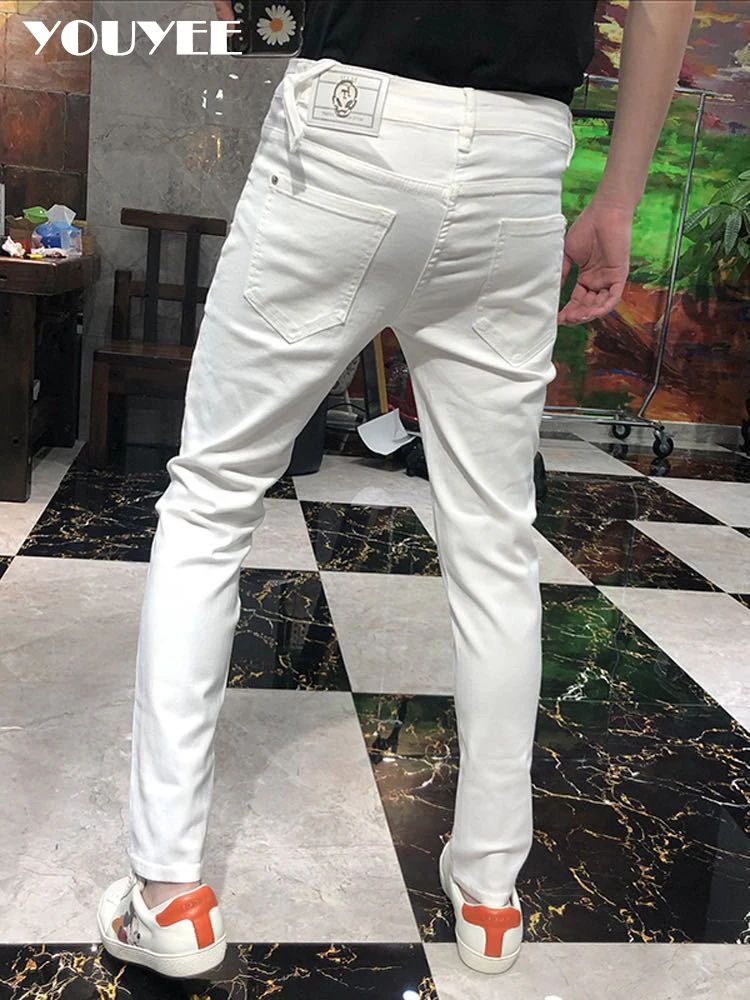 Hip Hop Wąskie Białe Obcisłe Spodnie 2020 Aktualności Meble ubrania Cienka zamek Męskie Dżinsy Homme Diamenty Czaszka Męski Styl Biker Patch Spodnie
