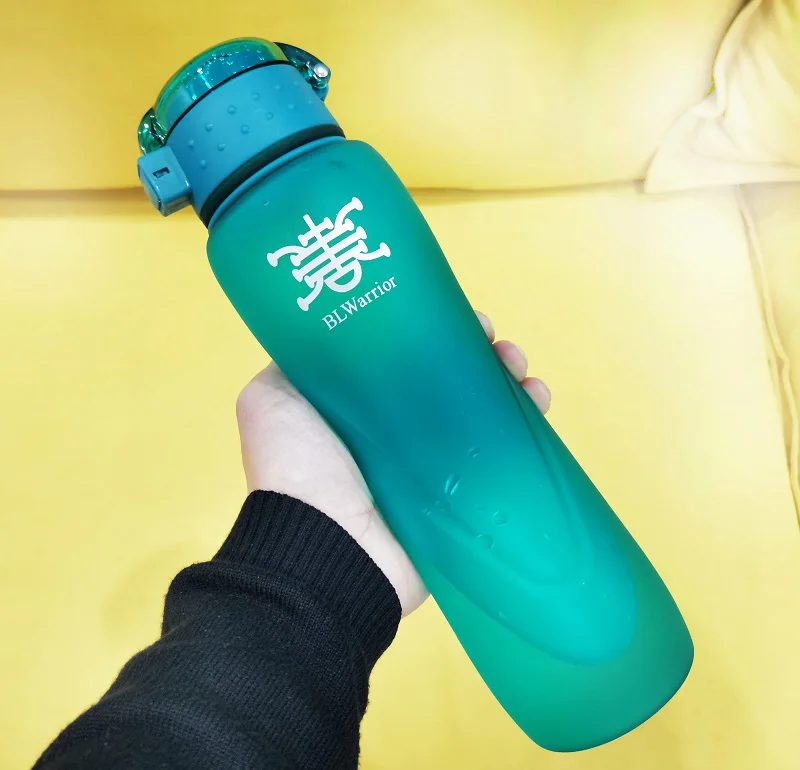 750 ml Butelka wody Тритан Sport Butelka Odkryty mój Napój Butelka Podróży prezent picia butelka Zamknięte BPA free
