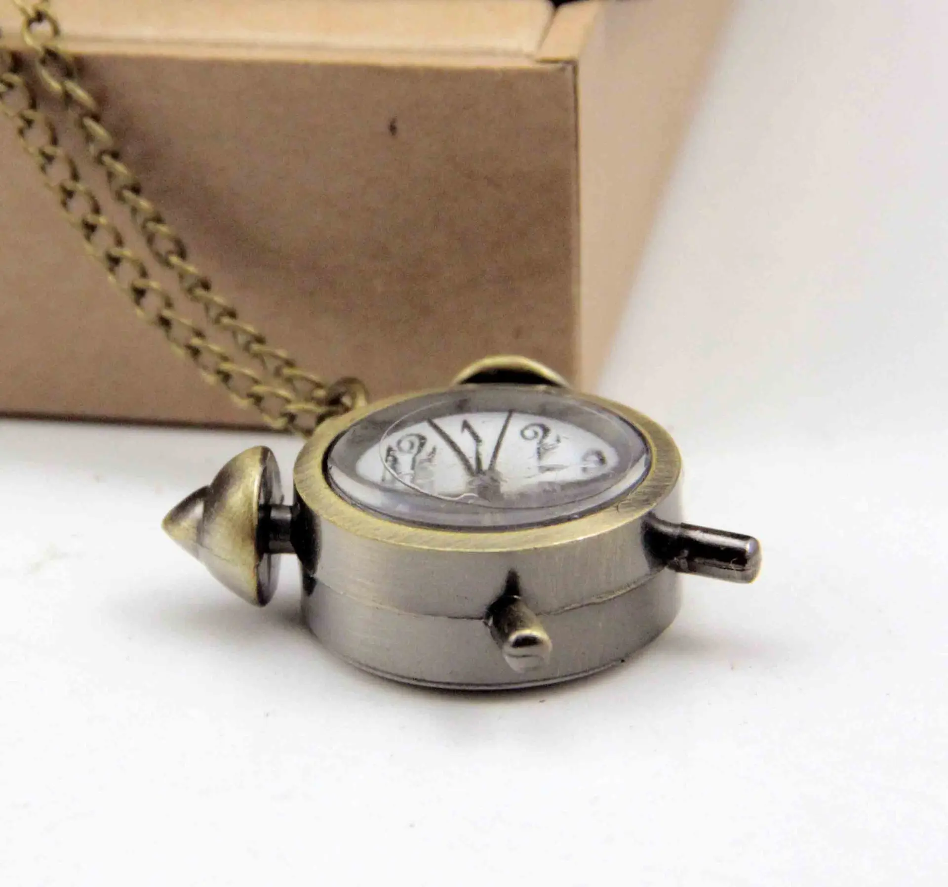 Prezent hurtownia retro, klasyczny mały budzik zegarek kieszonkowy brąz okrągły zegarek naszyjnik hurtowych jedna kropla