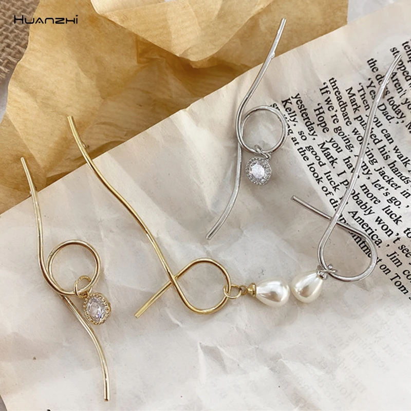 HUANZHI 2020 New Retro Irregular Pearl Earring Geometric Irregular Twisted Curve Metal Stud Kolczyki dla kobiet Biżuteria