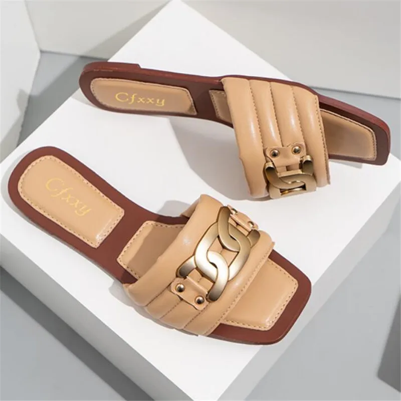 Nowy Marka Projekt Złoty Łańcuch Dla kobiet Pantofle peep Toe Poślizgu Na Муляжах Buty Na Płaskich Obcasach Codzienne Slajdy Japonki Sandały na Plaży